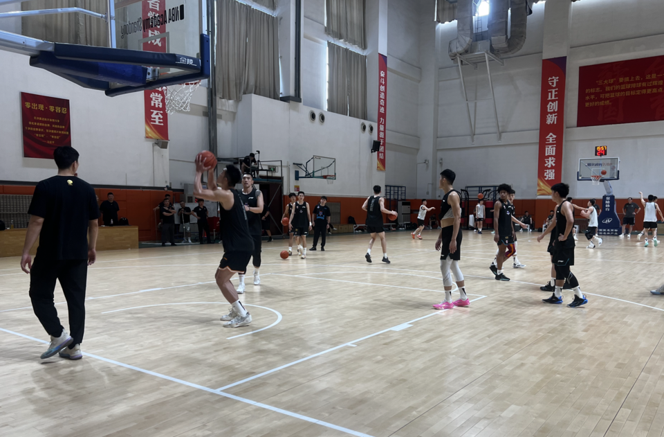 在队外, 辽宁男篮则, alt 在队外, 辽宁男篮则, alt