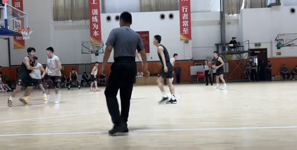 在队外, 冯子涵 在队外, 冯子涵